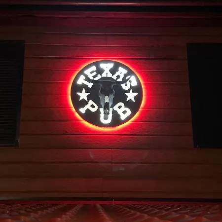 Texas Pub & *
