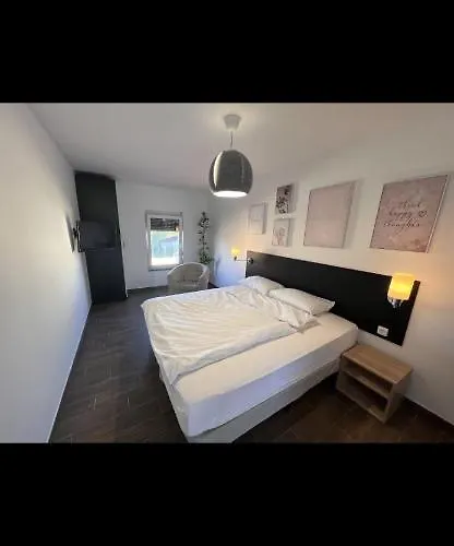 Texas Pub & * Budapest